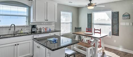 House (3 Bedrooms) | Interior