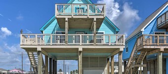 2 Blocks to Gulf: Surfside Beach Family Home!