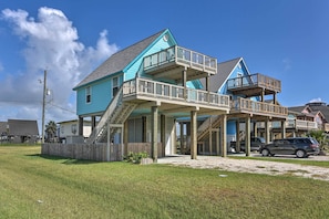 House (3 Bedrooms) | Interior - 2 Blocks to Gulf: Surfside Beach Family Home! (Freeport)