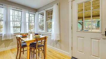 Cottage (2 Bedrooms) | Bahagian dalam