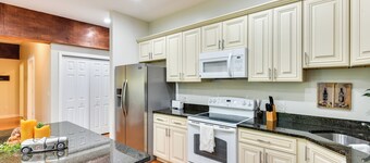 Cozy Sawyer Apartment - 2 Mi to Warren Dunes Park!