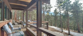 Chic Boulder Mountain Home w/ Hot Tub + Views