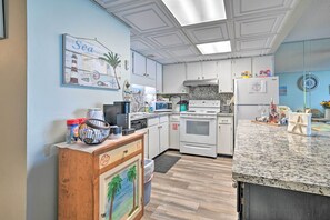 Apartment (1 Bedroom) | Interior - Oceanfront Oasis w/ Deck and Resort Beach Access! (Murrells Inlet)