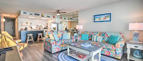 Appartement (1 Bedroom) | Woonruimte | Televisie en boeken