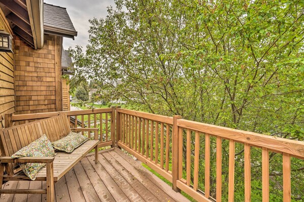 Apartment (3 Bedrooms) | Interior - Sisters Getaway w/ Hot Tub ~ Half-mi to Dtwn! (Sisters)