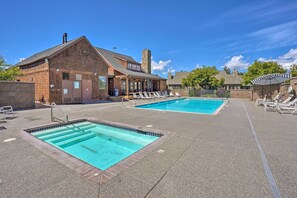 Apartment (3 Bedrooms) | Interior - Sisters Getaway w/ Hot Tub ~ Half-mi to Dtwn! (Sisters)