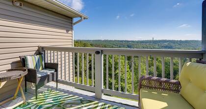 Branson Condo w/ Balcony, Strip & Mountain Views!