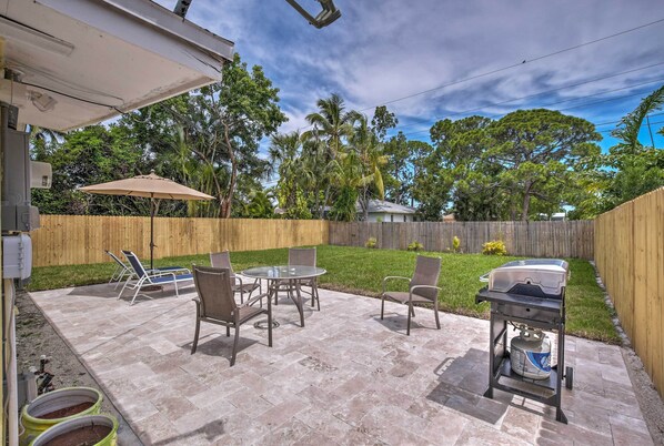 House (2 Bedrooms) | Interior - Tasteful Home w/ Patio + Grill < 2 Mi to Beach! (Naples)