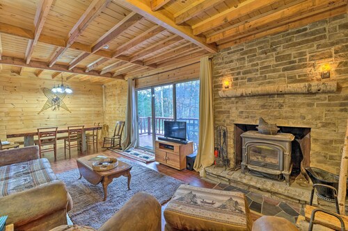 Secluded Johnsburg Retreat w/ Hot Tub & Fire Pit