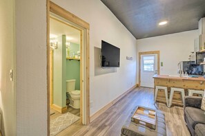 Interior - Walk to Ocean! Downtown Long Beach Studio (Long Beach)