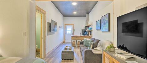 1 bedroom, laptop workspace, bed sheets