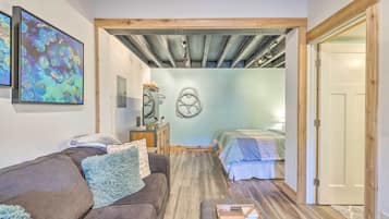 1 bedroom, laptop workspace, bed sheets