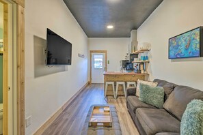 Apartment (0 Bedroom) | Interior - Walk to Ocean! Downtown Long Beach Studio (Long Beach)