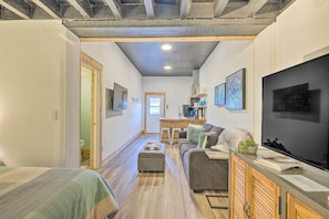 Apartment (0 Bedroom) | Interior - Walk to Ocean! Downtown Long Beach Studio (Long Beach)