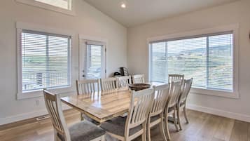 House (5 Bedrooms) | Interior