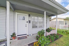 House (1 Bedroom) | Interior - Coastal Escape w/ Yard, Walk 1 Mile to Texas A & M (Corpus Christi)