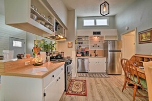 House (1 Bedroom) | Interior - Coastal Escape w/ Yard, Walk 1 Mile to Texas A & M (Corpus Christi)