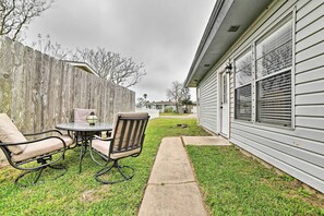 House (1 Bedroom) | Interior - Coastal Escape w/ Yard, Walk 1 Mile to Texas A & M (Corpus Christi)