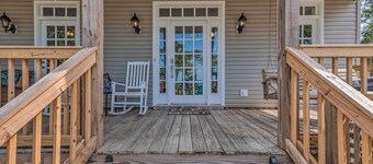 Stunning Views & Waterfront Fun: Aloe Bay Home