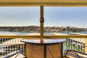 Apartment (3 Bedrooms) | Interior - Relax Poolside! Lakefront Osage Beach Retreat (Osage Beach)