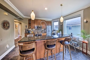 Apartment (3 Bedrooms) | Interior - Walkable KC Home Base! Near Sports Events & Fun (Kansas City)