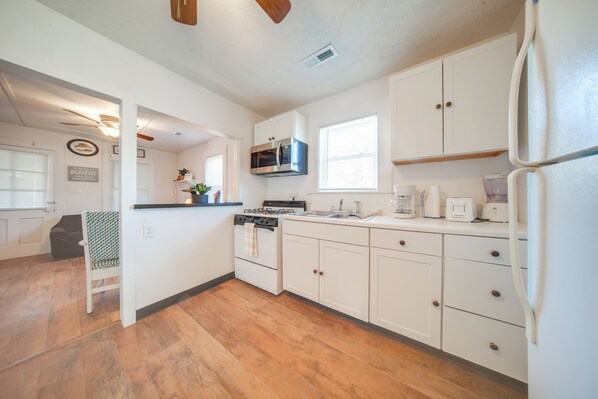 Cottage (3 Bedrooms) | Private kitchen | Microwave, oven, stovetop, highchair