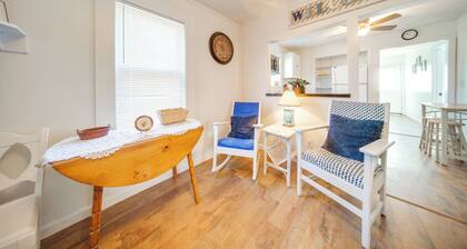 Charming Cottage w/ Yard < 1 Mi to Lake Erie!