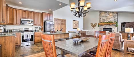 House (4 Bedrooms) | Interior