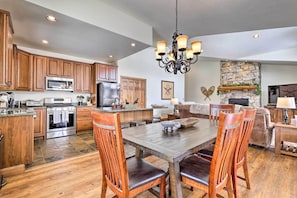 Interior - Luxe Rocky Mtn Retreat w/ Hot Tub - By Winter Park (Tabernash)