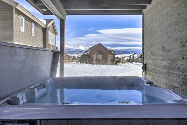 Interior - Luxe Rocky Mtn Retreat w/ Hot Tub - By Winter Park (Tabernash)