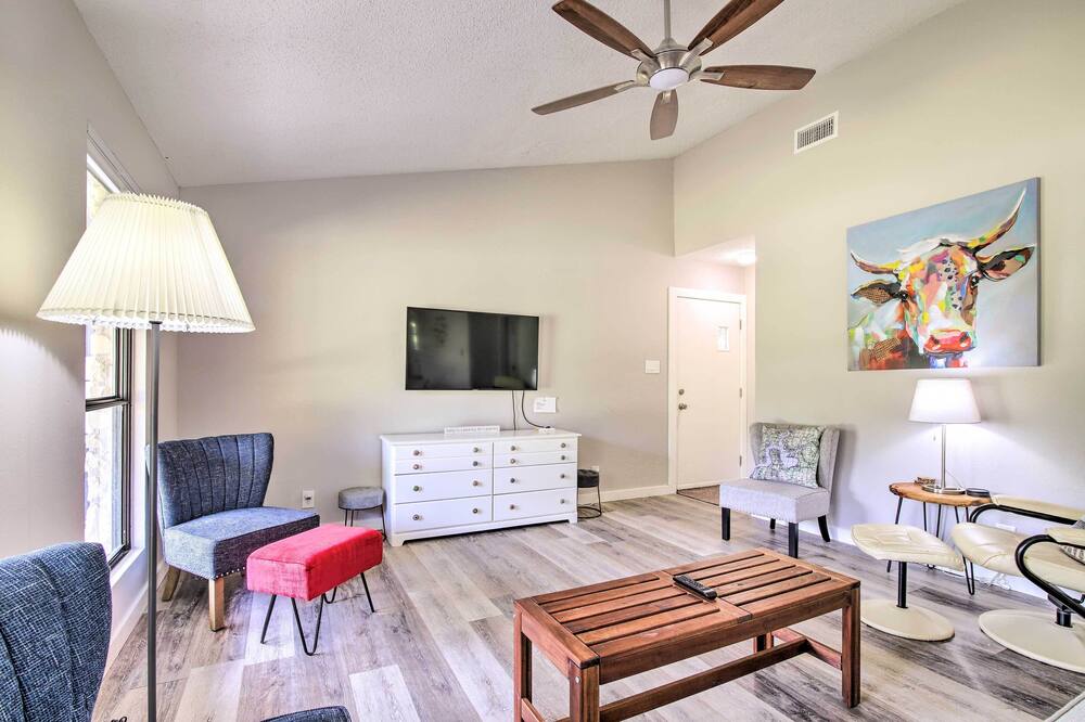 Bright Jonestown Retreat w/ Yard & Porch! - Volente, TX
