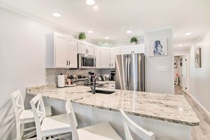 Apartment (1 Bedroom) | Interior - Stroll to Shore: Condo w/ Pool in Ocean City! (Ocean City)