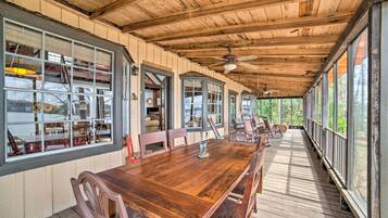 ุงูู
ูุดุฃุฉ ู
ู ุงูุฏุงุฎู