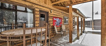 Cozy Log Cabin Escape In the Heart of Creede!
