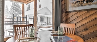 Cozy Log Cabin Escape In the Heart of Creede!