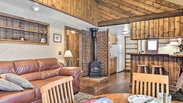 House (2 Bedrooms) | Interior