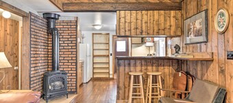 Cozy Log Cabin Escape In the Heart of Creede!