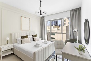 Egyptian cotton sheets, premium bedding, memory foam beds, in-room safe - Silkhaus Boulevard Central, Downtown Dubai (Dubai)