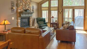 House (3 Bedrooms) | Living area | TV, fireplace