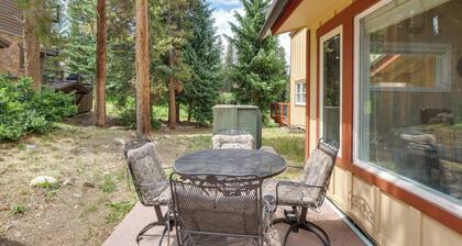 Ski-in Retreat w/ Pool Access: 2 Blocks to Main St
