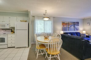 Apartment (2 Bedrooms) | Interior - Walk to Pool & Beach: Hilton Head Island Condo! (Hilton Head Island)