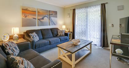 Walk to Pool & Beach: Hilton Head Island Condo!