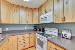 House (2 Bedrooms) | Interior - 10 Mi to Keystone Resort: Cabin w/ Private Hot Tub (Silverthorne)