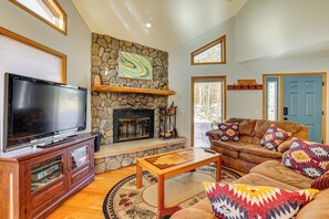 House (2 Bedrooms) | Interior - 10 Mi to Keystone Resort: Cabin w/ Private Hot Tub (Silverthorne)