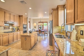 House (3 Bedrooms) | Interior - 222396 3BR Escape w/ Fire Pit: 1 Mi to Old Town (La Quinta)