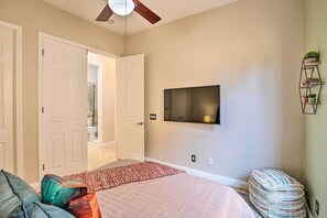 House (3 Bedrooms) | Interior - 222396 3BR Escape w/ Fire Pit: 1 Mi to Old Town (La Quinta)