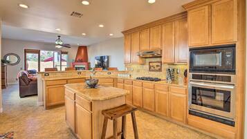 House (3 Bedrooms) | Interior