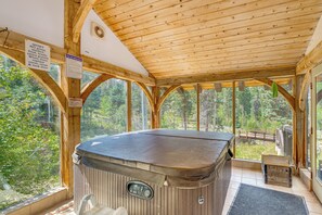 Apartment (0 Bedroom) | Interior - Cozy Streamside Studio - 2 Mi to Taos Ski Resort! (Taos Ski Valley)