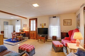 Apartment (1 Bedroom) | Living area | TV, DVD player