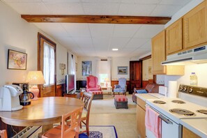 Apartment (1 Bedroom) | Interior - Lawrenceville Apartment w/ Deck Near Gaming Lands! (Lawrenceville)